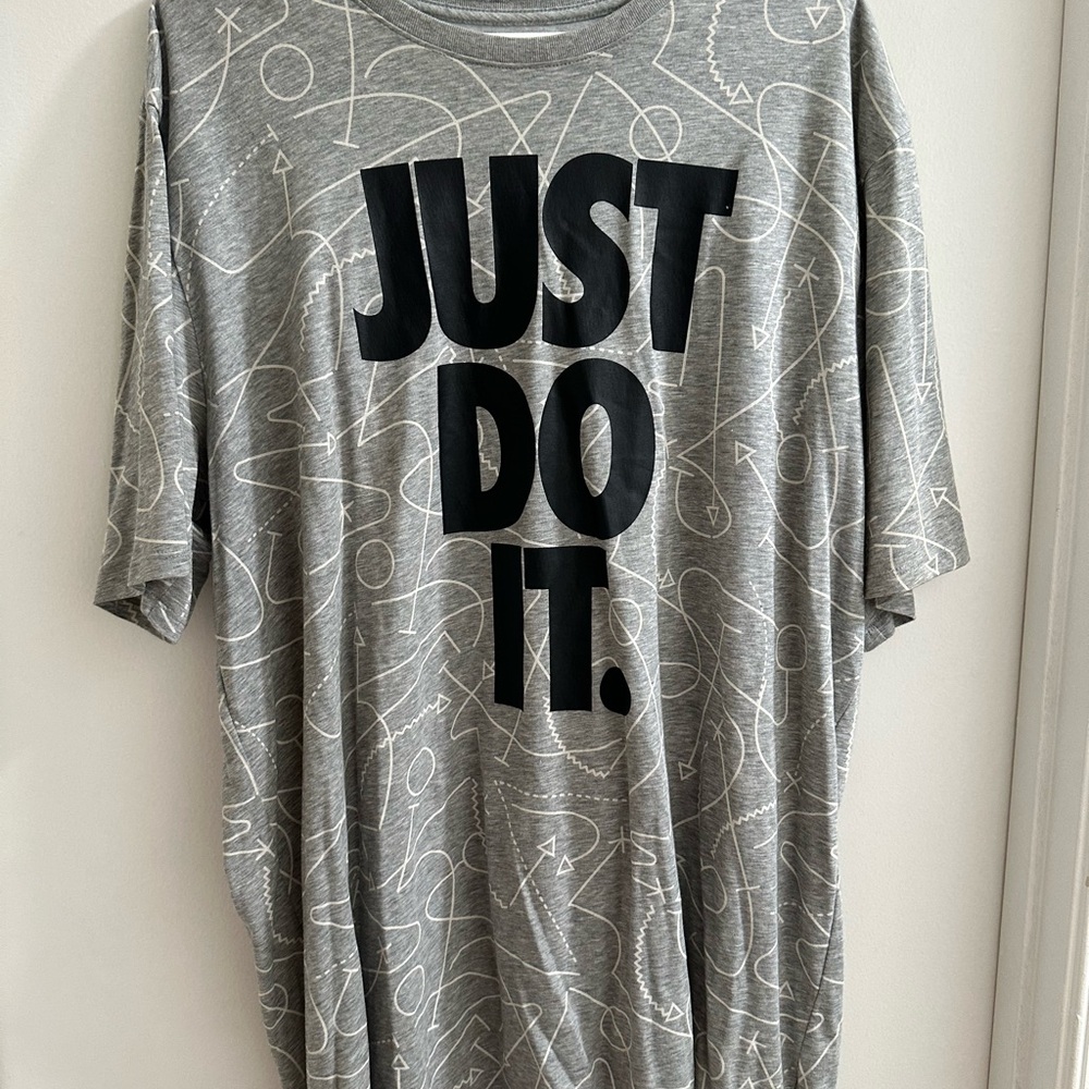 Nike Gray and Black Short Sleeve Tees